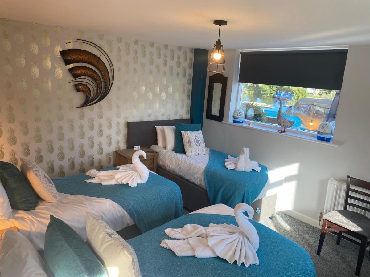 The Riverside Inn Saltford Exteriör bild