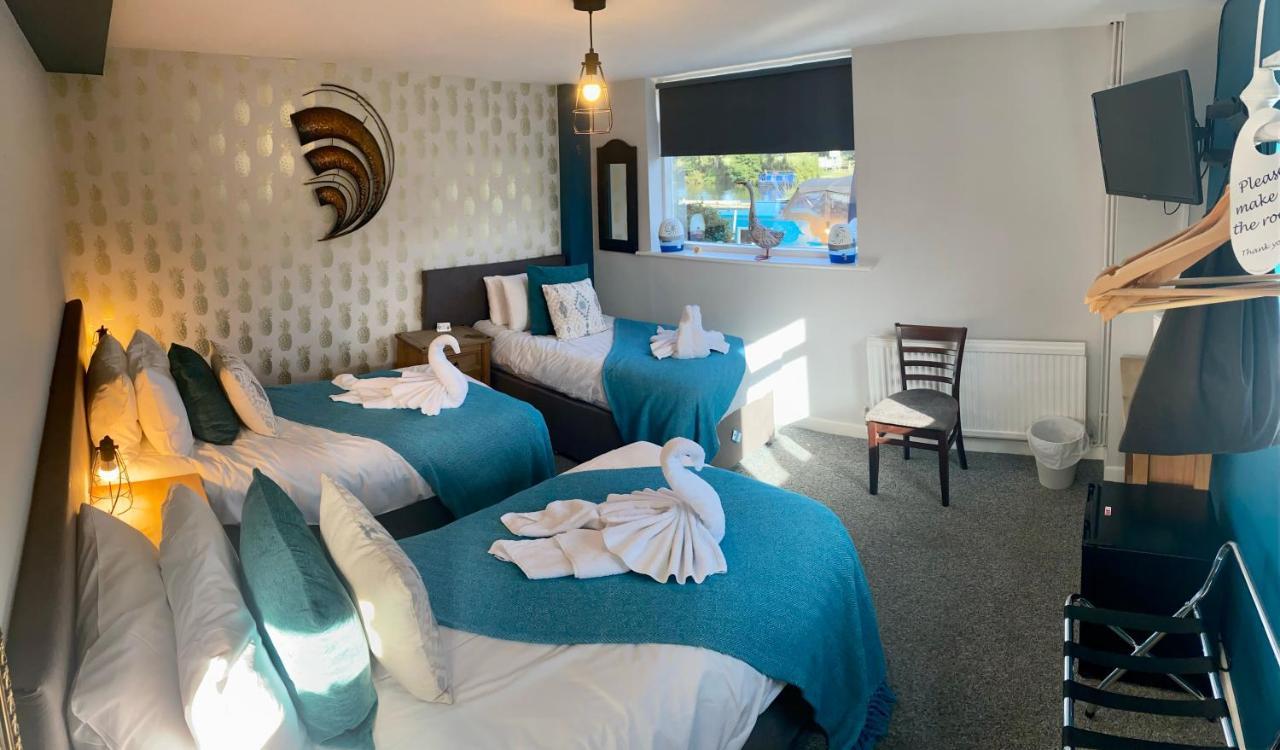 The Riverside Inn Saltford Exteriör bild